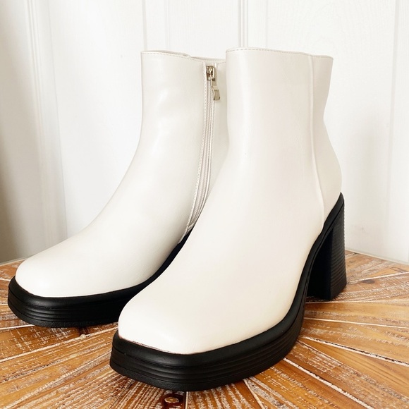 NWT JustFab White Faux Leather Platform Booties in Size 10 - Picture 4 of 14